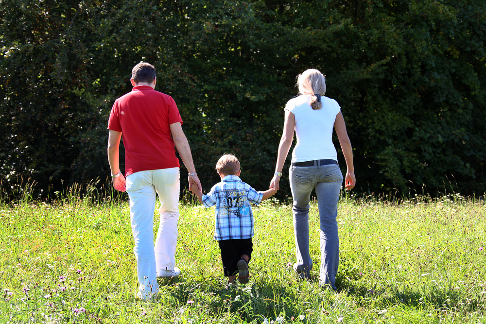 Junge Familie mit einem Kind