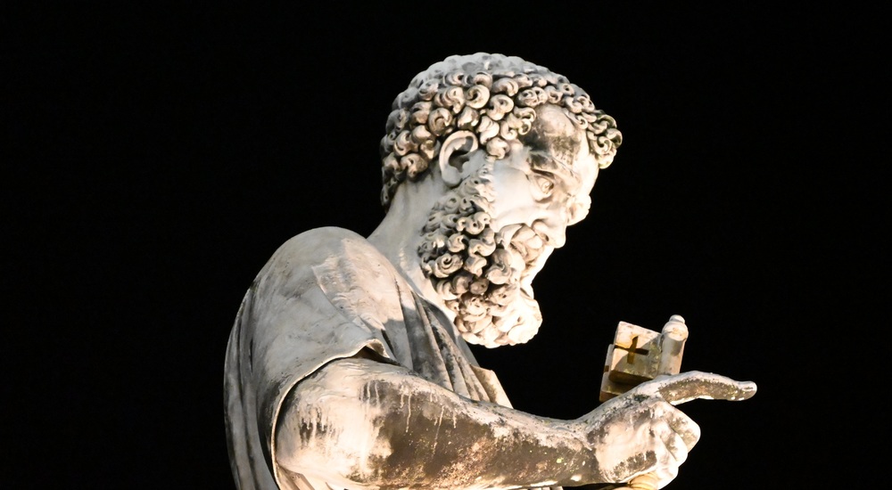 Statue des Petrus am Petersplatz / Kathpress/Paul Wuthe Franziskus war einer der ältesten Päpste der Kirchengeschichte