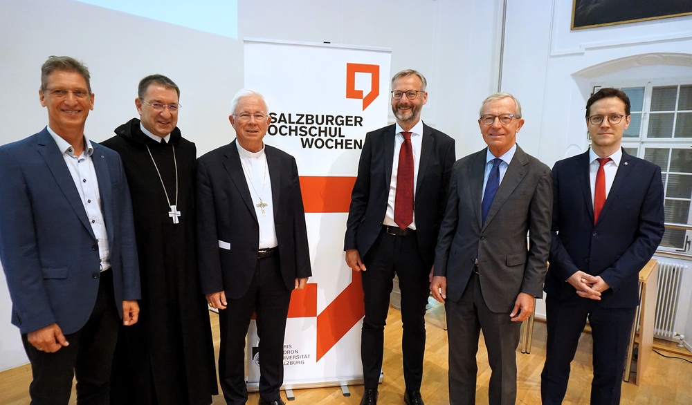 Eröffnung am 29. Juli 2024 - v.l.: Prof. Dietmar Winkler (Dekan), Erzabt Korbinian Birnbacher (Stift St. Peter), Erzbischof Franz Lackner, Prof. Martin Weichbold (gf. Rektor), LH Wilfried Haslauer, SHW-Obmann Martin Dürnberger