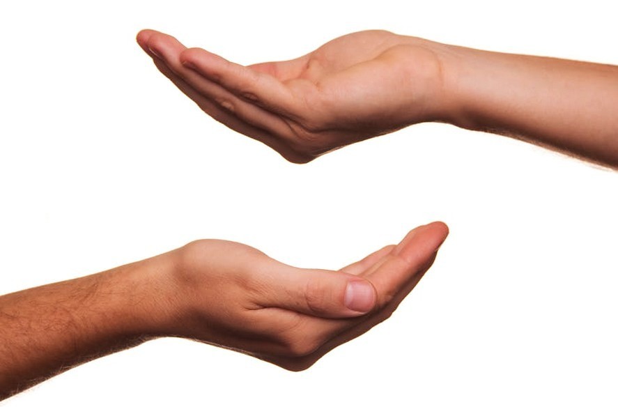 Geöffnete Hände / pixabay / gemeinfrei Geöffnete Hände