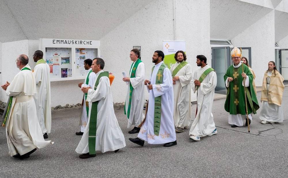 Bischof Glettler mit Priestern aus der Weltkirche / Diözese Innsbruck / Sigl