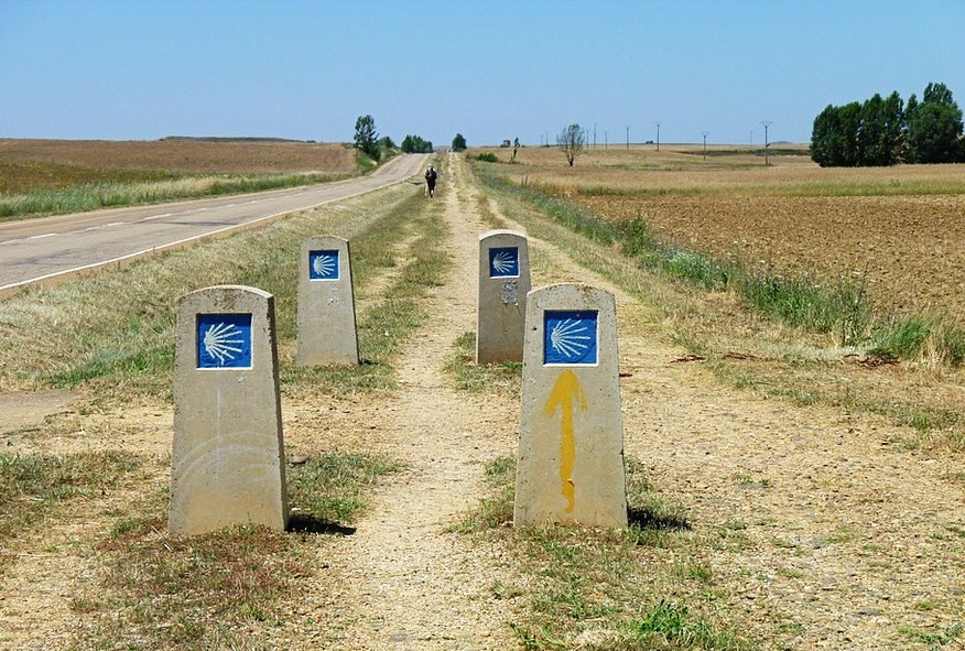 Wegzeichen auf dem Jakobsweg