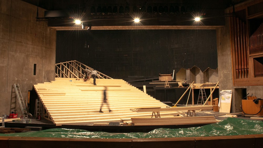 Neue Bühne der Passionsspiele Erl / ROVERJO Bühnenbild in Erl ermöglicht 'neuen Blick auf uralte Geschichte'