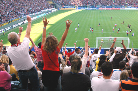 Fussballspiel [ (c) www.BilderBox.com, Erwin Wodicka, Siedlerzeile 3, A-4062 Thening, Tel. + 43 676 5103678.Verwendung nur gegen HONORAR, BELEG,URHEBERVERMERK und den AGBs auf bilderbox.com](in an im auf aus als and beim mit einer einem eines * & der