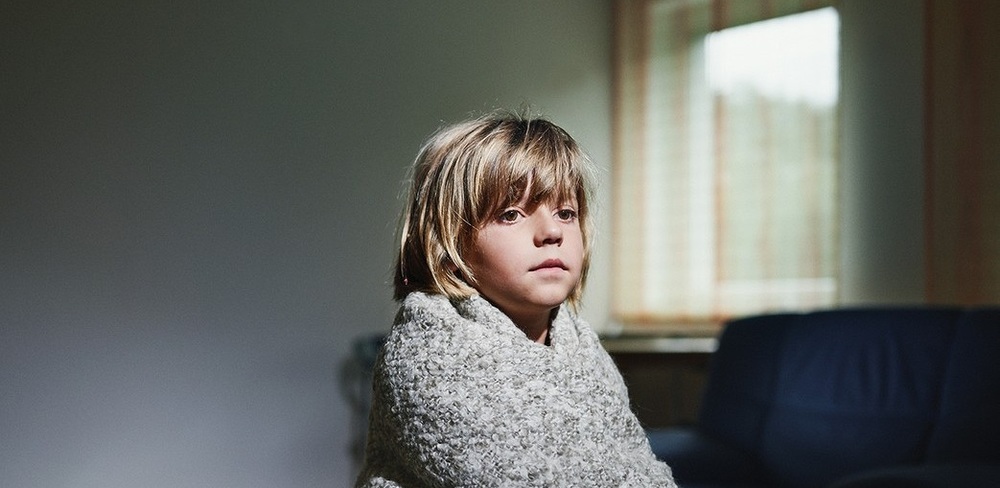 Kind in Armut (Symbolbild) / Caritas Salzburg Hilfsorganisationen fordern Maßnahmen gegen gestiegene Armutszahlen