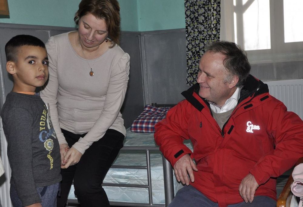 Caritas-Generalsekretär Andreas Knapp im Kinderheim Stremt / Caritas