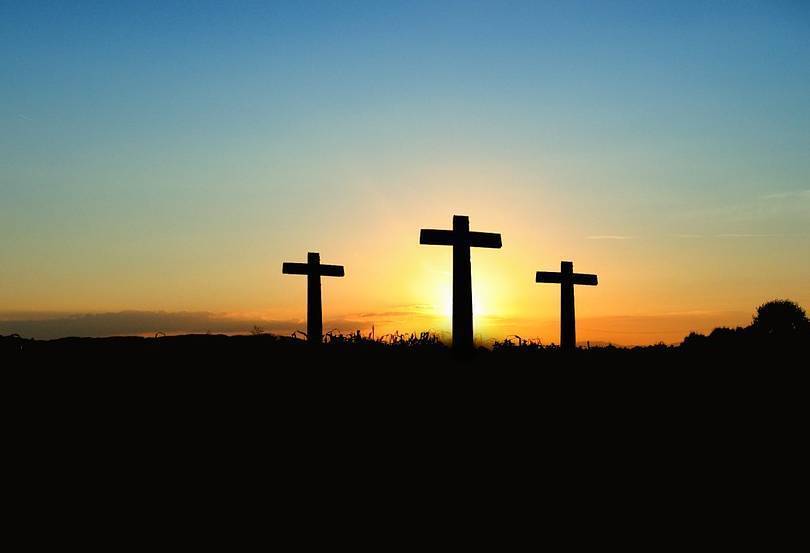 Kreuze mit aufgehender Sonne / pixabay / gemeinfrei Ukrainischer Bischof: 'Gott ist unsere einzige Zuflucht'