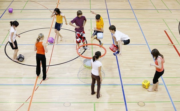 Schüler beim Turnen / pixabay / Schranz