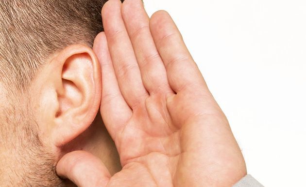 Mann hört zu / Erwin Wodicka - wodicka@aon.at, Erwin Wodicka Ein Mann ( Unternehmer oder Manager ) h?lt seine Hand an sein Ohr