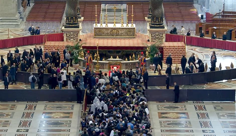 Aufbahrung von Papst Franziskus im Petersdom / Vatican Media Papst Franziskus nach Überführung im Petersdom aufgebahrt