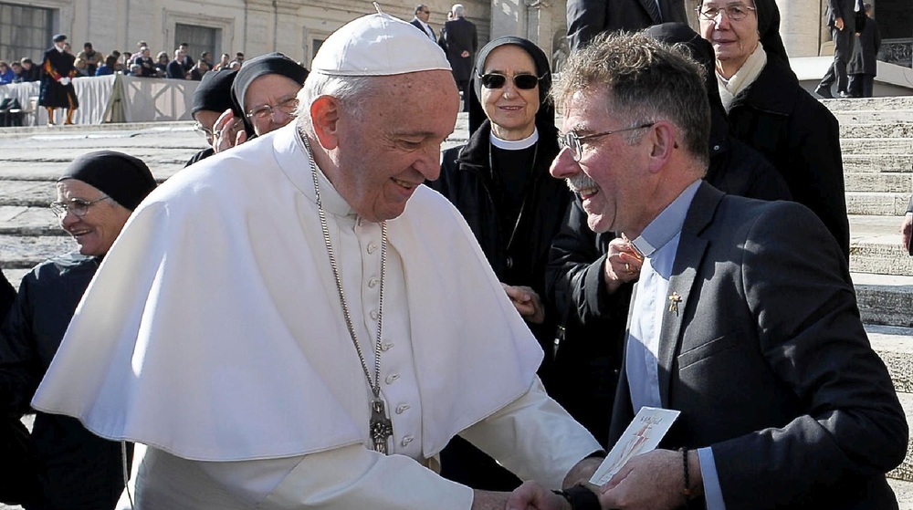 Heinz Purrer mit Papst Franziskus (2018) / Missio 'Danke, Franziskus': Papst-Tod inspiriert Liedermacher