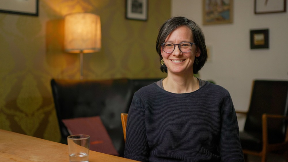 FeierAbend - Zwischen Himmel und Erde - R?ume zu schaffen, um Begegnung zu erm?glichen - das ist ein zentrales Anliegen der Wienerin Katharina Renner. Gemeinsam mit ihrer Familie und mit Nachbarinnen und Nachbarn hat sie im 17. Wiener Gemeindebezirk 