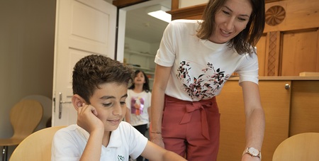 Diözese St. Pölten: Caritas-Lerncafés suchen Freiwillige