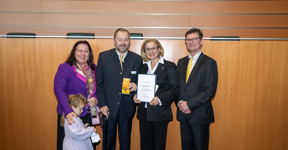 Niederösterreich ehrt Familienverbandsvorsitzenden Pitzinger / NLK/Pfeffer Niederösterreich ehrt Familienverbandsvorsitzenden Pitzinger