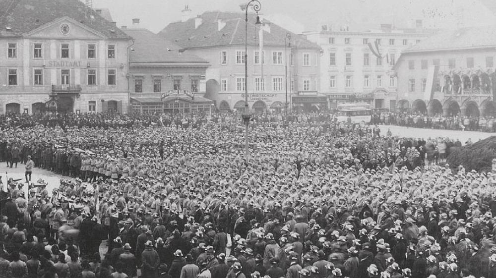 Februarkämpfe 1934: Aufmarsch in Bruck/Mur / https://kab.graz-seckau.at/einrichtung/198/aktuelles/article/50909.html