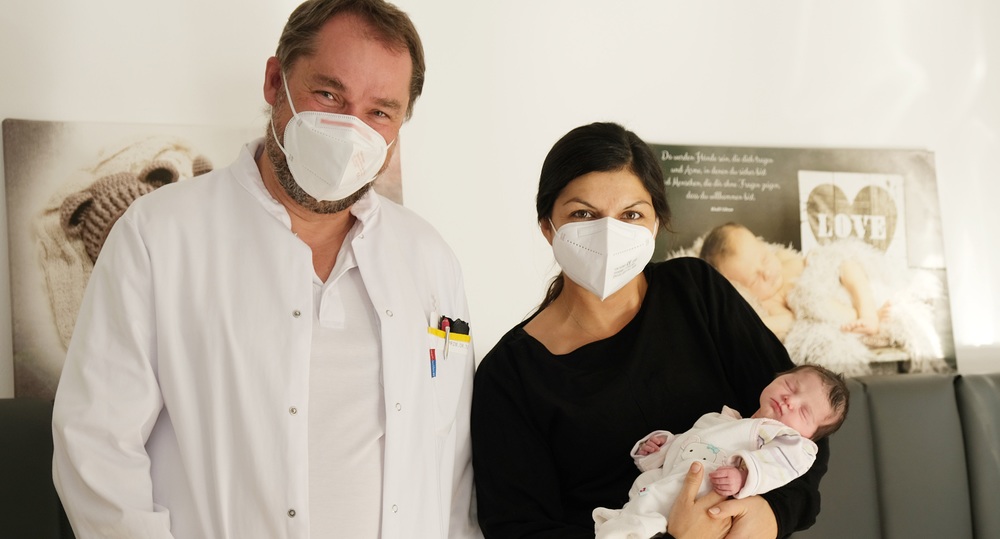 Salzburger Ordensspital: Freude über 1000. Geburt im Jahr 2021 / KSK/Viehhauser Jesuit: Ordensspitäler müssen 'Orte geteilter Hoffnungen' sein