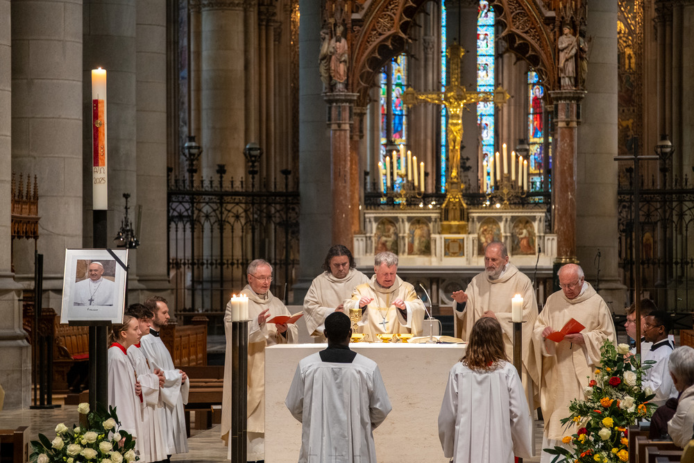 Wandlung,Gedenkfeier f?r Papst Franziskus / Diözese Linz / Johannes Kienberger Bischof Scheuer: 'Franziskus hat viele Menschen berührt'