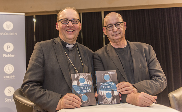 Diözese Innsbruck / ©Diözese Innsbruck/Vanessa Rachlé, all rights reserved, Diözese Innsbruck/Vanessa Rachl Buchpräsentation 'Die fremde Gestalt' / BIchof Hermann Glettler & Dr. Michael Lehofer / Haus der Begegnung - Innsbruck / 26.03.2018 / @Vanessa Rachlé/Diözese Innsbruck