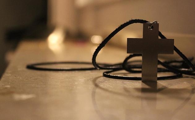 Kreuzanhänger / pixabay / Hannajoe7