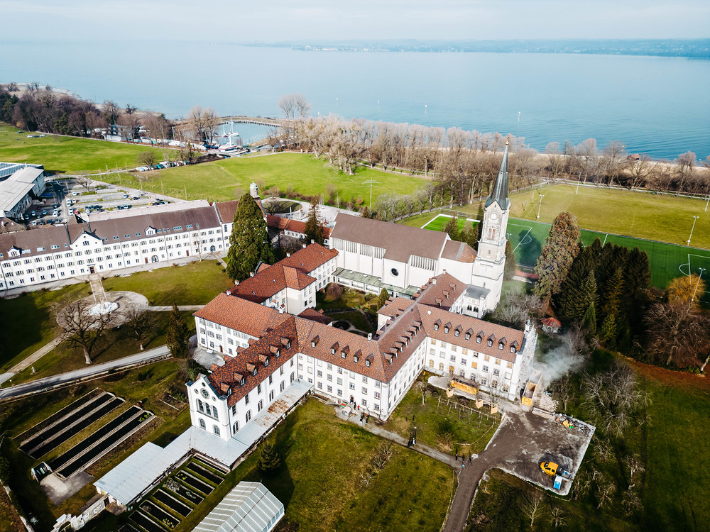 Zisterzienserabtei Wettingen-Mehrerau - Außenaufnahme - Luftaufnahme / Frederick Sams Kloster Mehrerau: Wiedereröffnungsfeier der Abteikirche