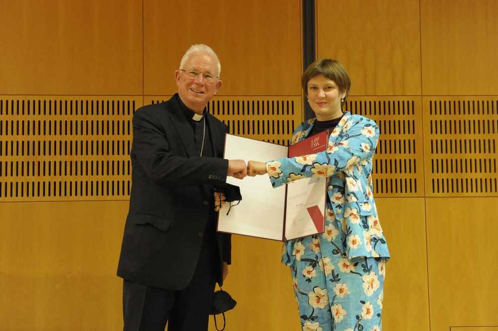Erzbischof Lackner verleiht Kardinal-König-Kunstpreis 2021 / Annelies Senfter