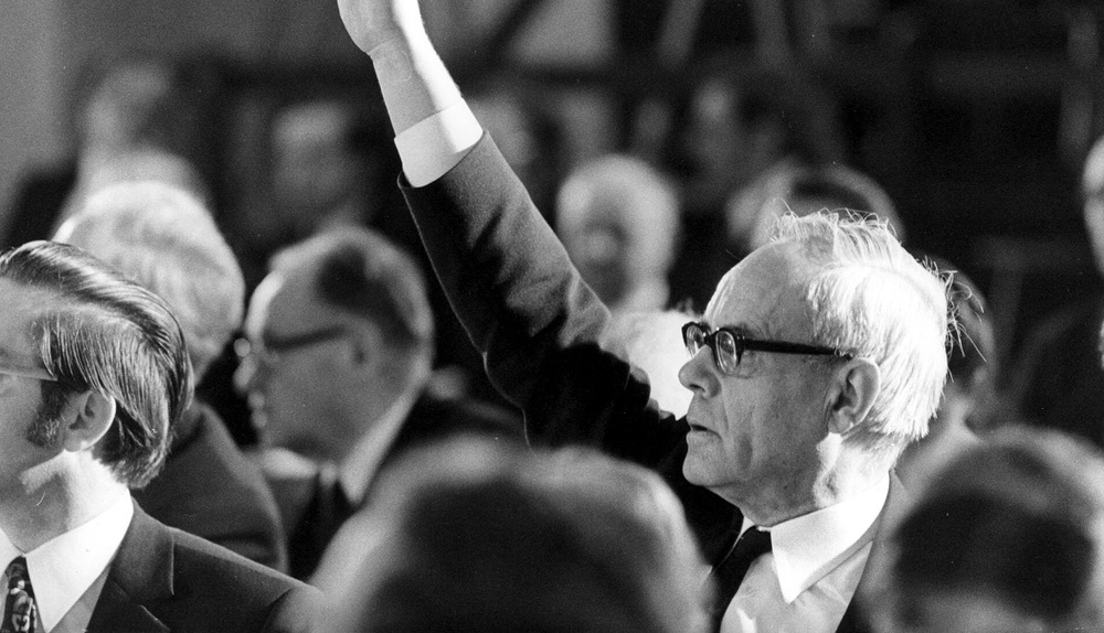 Karl Rahner während der Zweite Sitzungsperiode der Vollversammlung der gemeinsamen Synode der Bistümer der BRD in Würzburgvom 10.5. bis 14.5.1972