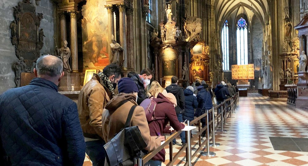 Warteschlange bei der Covid-Impfstraße im Wiener Stephansdom / Kathpress / Paul Wuthe Warteschlange bei der Covid-Impfstraße im Wiener Stephansdom