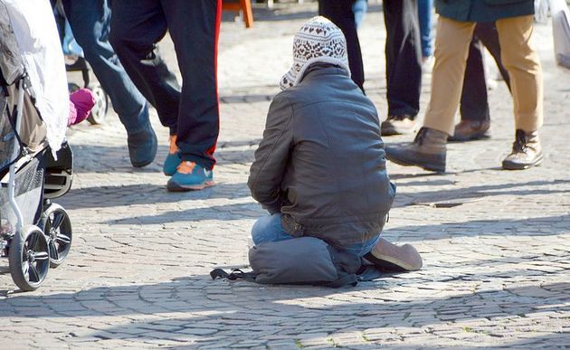 Bettler in einer Fußgängerzone / pixabay.com / gemeinfrei