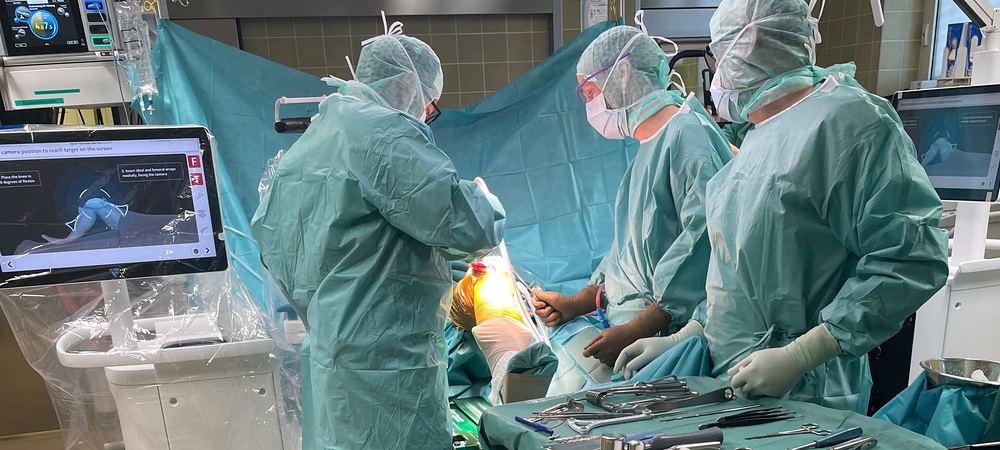 Roboter 'Velys' ermöglicht Einbau von Knieprothesen auf Zehntel Millimeter genau / Vinzenz Gruppec