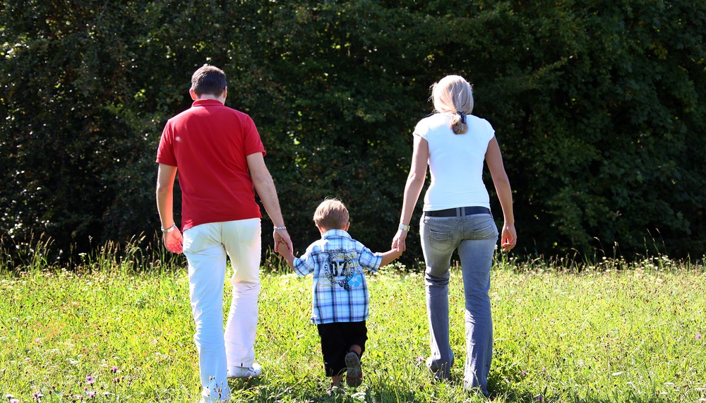 Junge Familie mit einem Kind