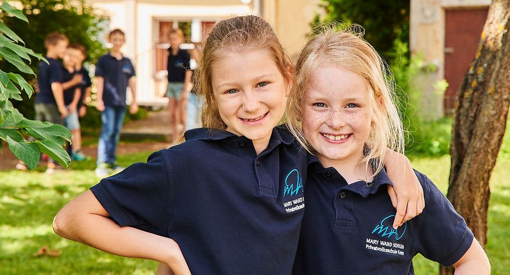 Schülerinnen der VS der Mary Ward Schulen Krems / VOSÖ Krems: Festwoche zum 300-jährigen Bestehen der Mary-Ward-Schulen