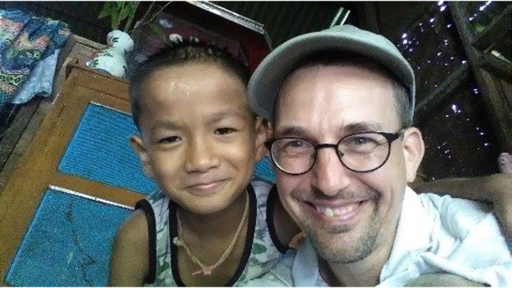 'Father Joe' mit einem seiner Schützlinge / privat