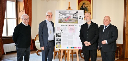 Katholische Kirche Kärnten/Helge BauerPressekonferenz mit Diözesanbischof Dr. Josef Marketz Weitere Teilnehmer auf dem Podium (alphabetisch gereiht):Mag. Igor Pucker, Kurator, Konzeption künstlerischer WettbewerbWolfgang Puschnig, Gewinner des 