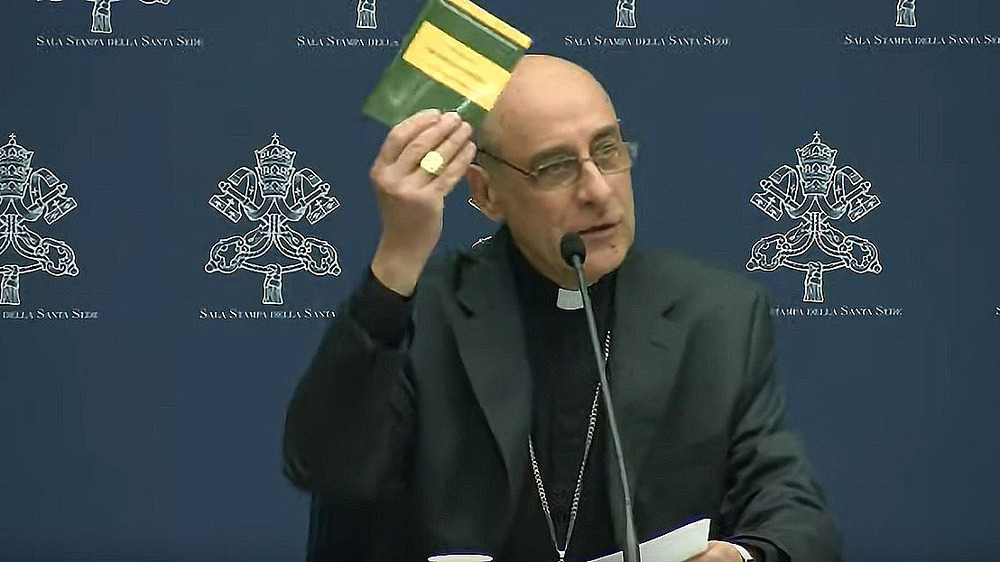 Glaubenspräfekt Fernandez stellt 'Dignitas infinita' vor / Vatican Media Glaubenspräfekt Fernandez stellt 'Dignitas infinita' vor