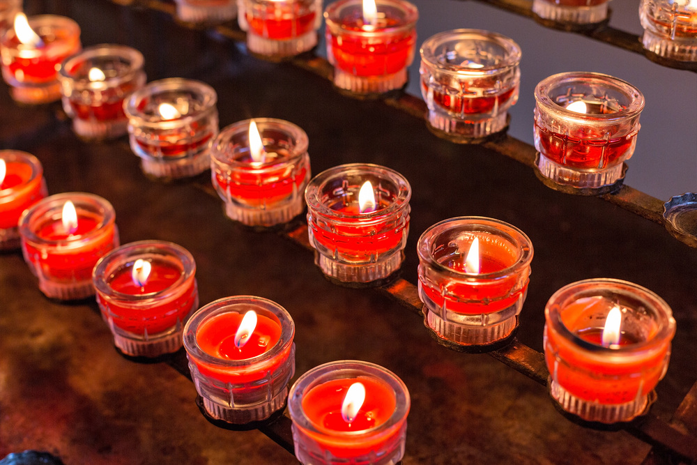 Viele Grablichter / Erwin Wodicka - wodicka@aon.at, Erwin Wodicka - erwin.wodicka@gm Viele Grablichter, Symbolfoto f?r Religion, Trauer, Erinnerung